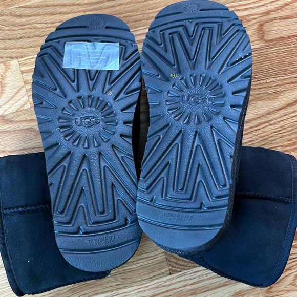 NWT Ugg Classic Short ll in Black Size 7 - Picture 9 of 16